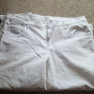 white boyfriend jeans